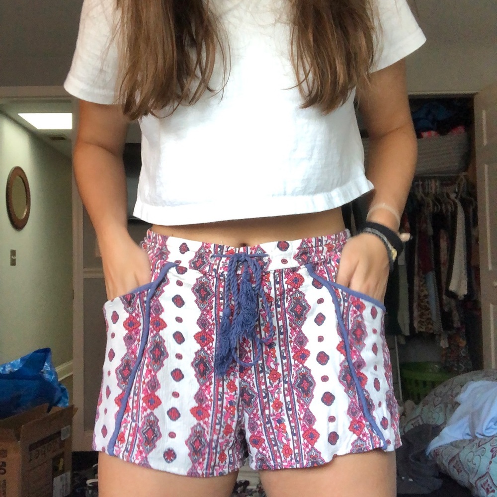 Patterned Flowy Shorts - Picture 4 of 10